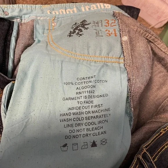 Coogi Vintage Eagle front- logo back pocket with decorative buttons 32X34 jeans